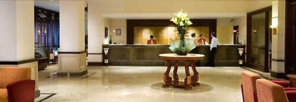 Le Grandeur Hotel Balikpapan Exterior photo