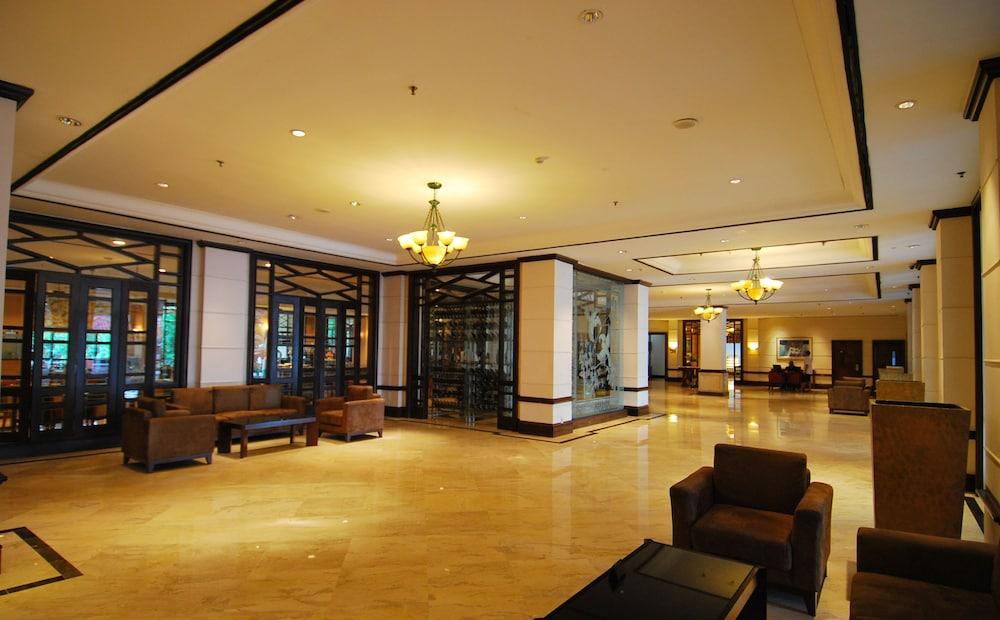 Le Grandeur Hotel Balikpapan Exterior photo