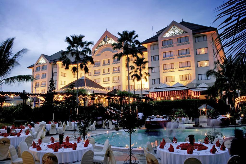 Le Grandeur Hotel Balikpapan Exterior photo