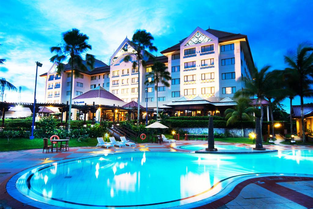 Le Grandeur Hotel Balikpapan Exterior photo